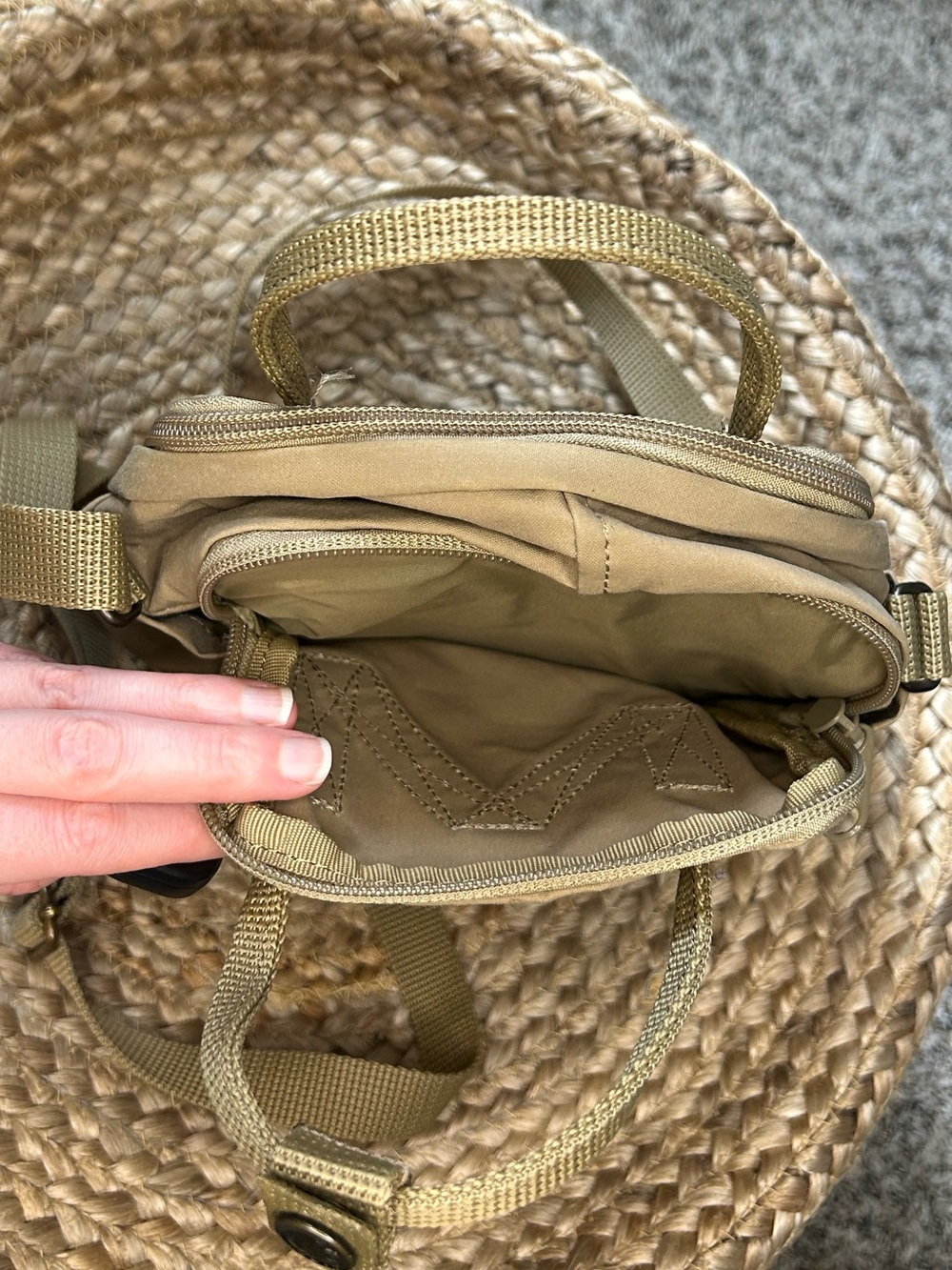Fjallraven Kånken Small Crossbody Bag in Khaki - Picture 3 of 5